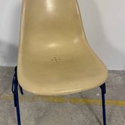 Lot of 4 Eames DSS chairs in fibre H Miller