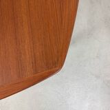 Extendable table by Gustav Bahus with 4 chairs by Peter Hvidt