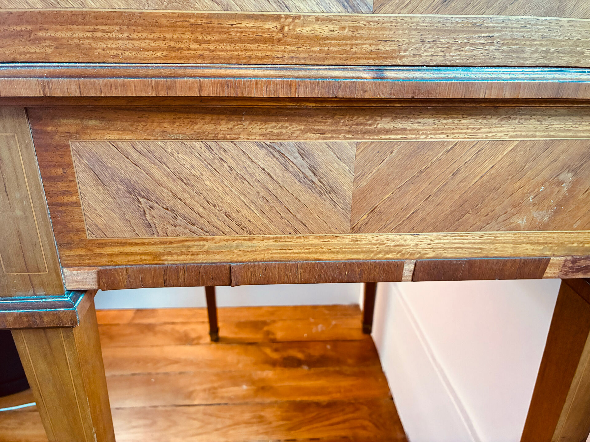 Cylinder desk