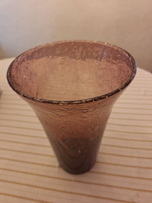 Vase vintage en verre soufflé prune