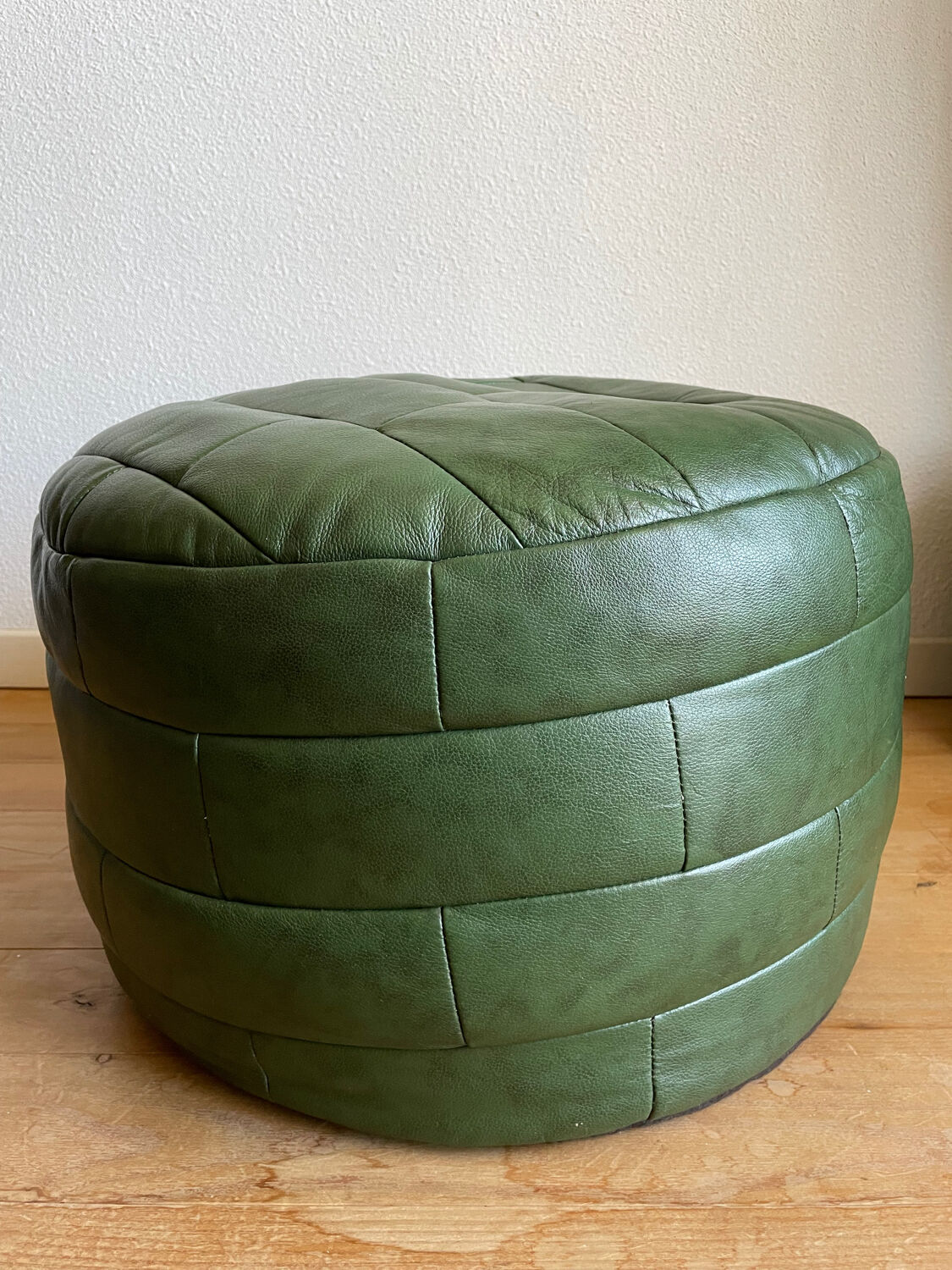 Green patchwork pouf in Sède leather