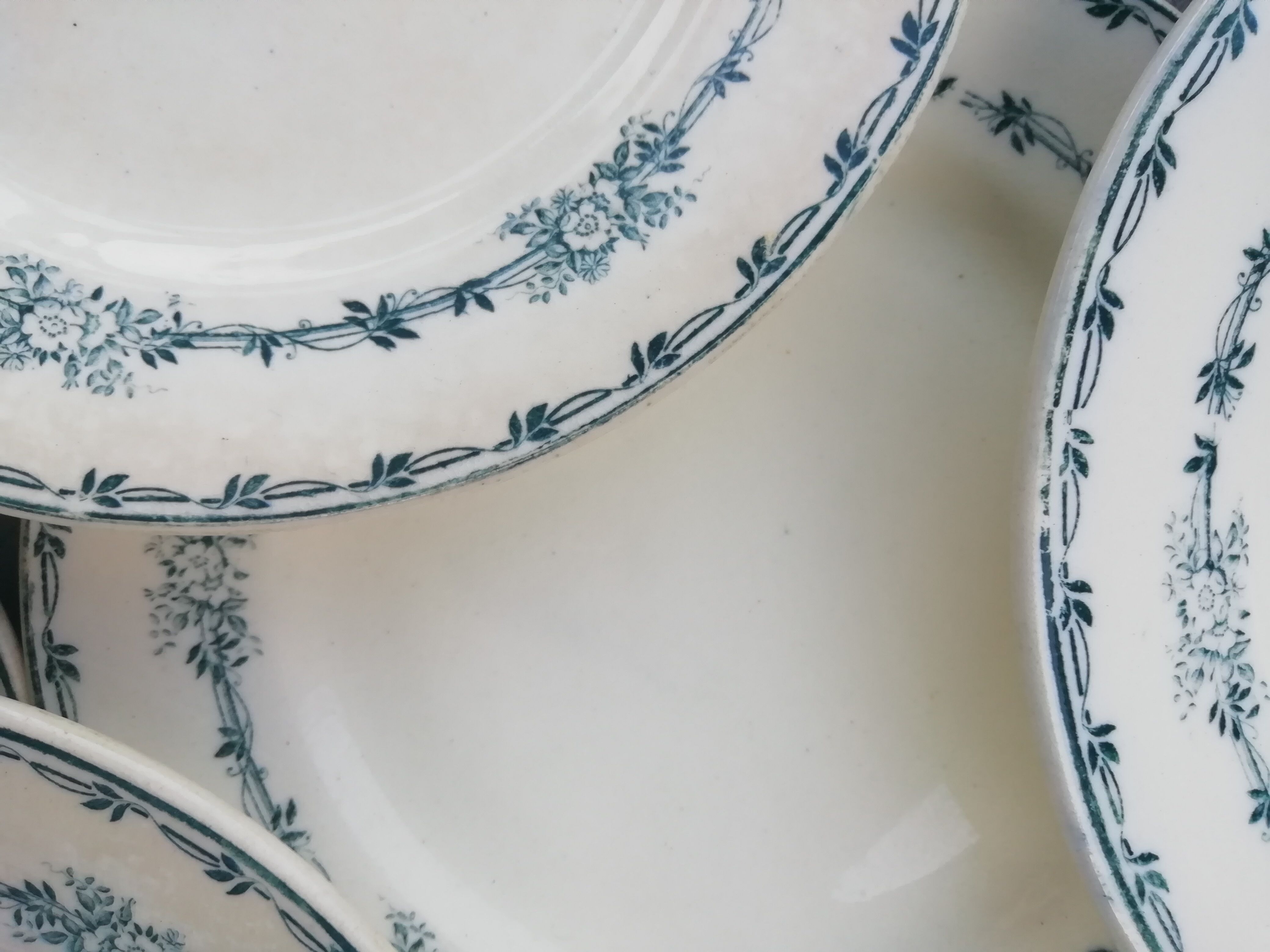 Iron earth saline dessert plates