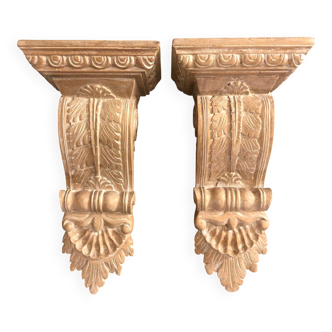 Paire de consoles sculptées en bois massif