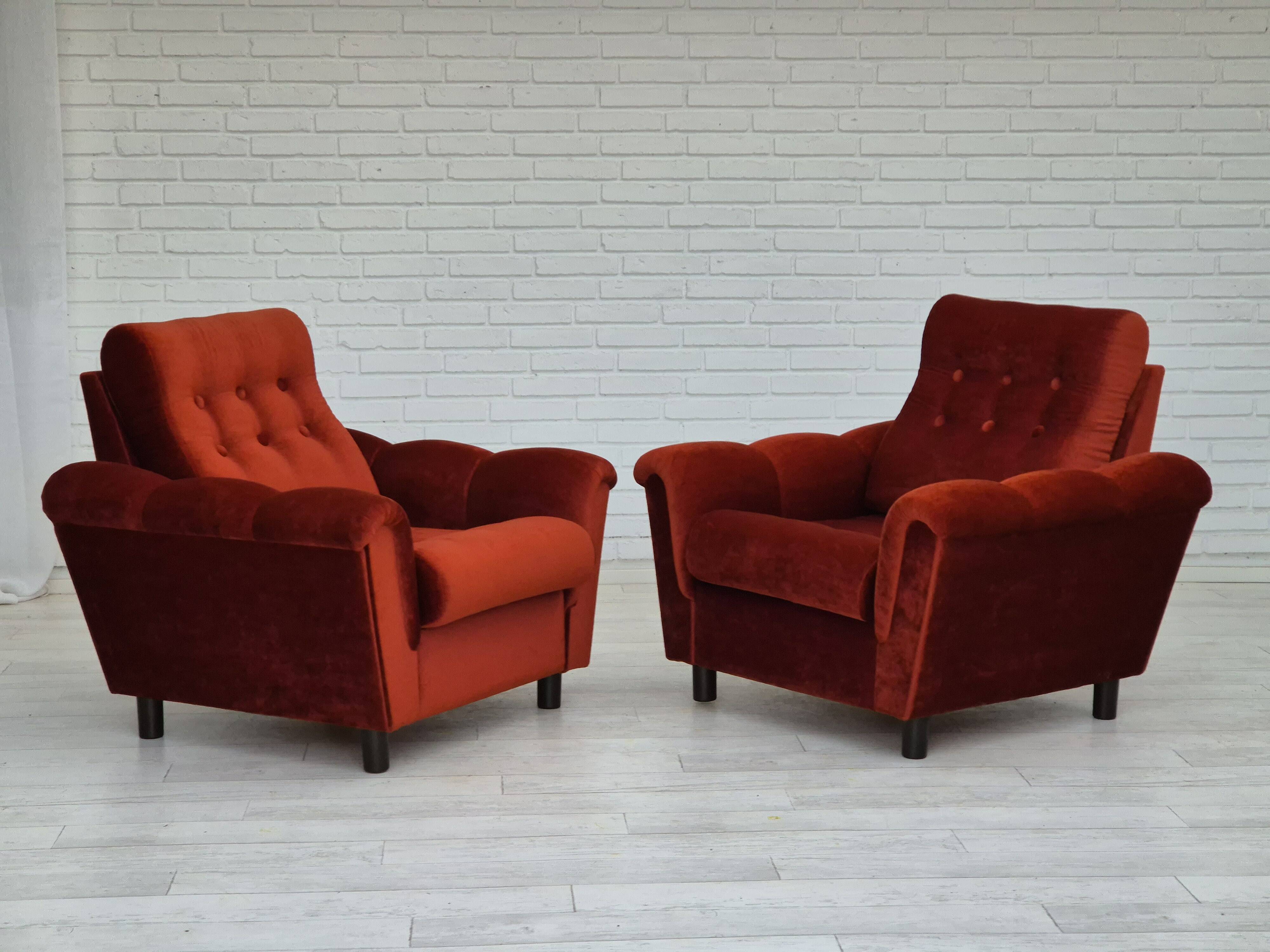 Années 1980, fauteuil relax danois meuble en velours marron/rouge.