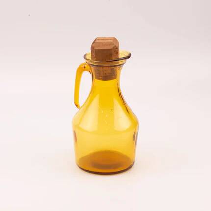 Carafe vintage en verre ambré avec anse