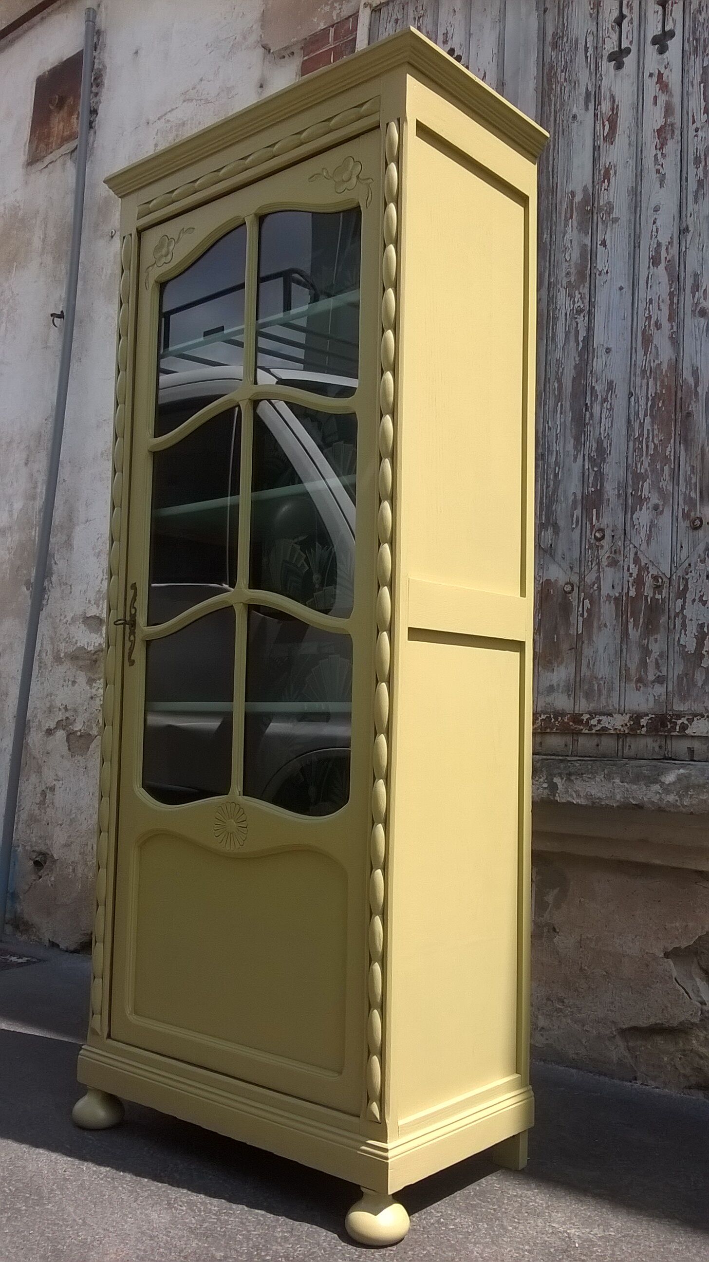 Parisian showcase cabinet 1930