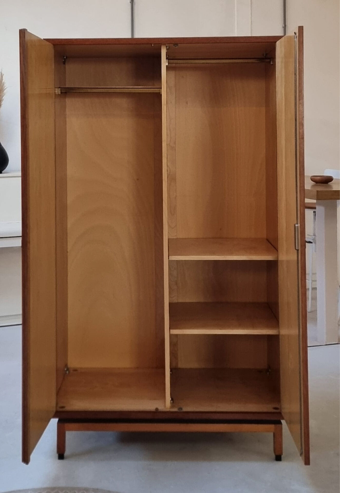 Armoire du milieu du siècle