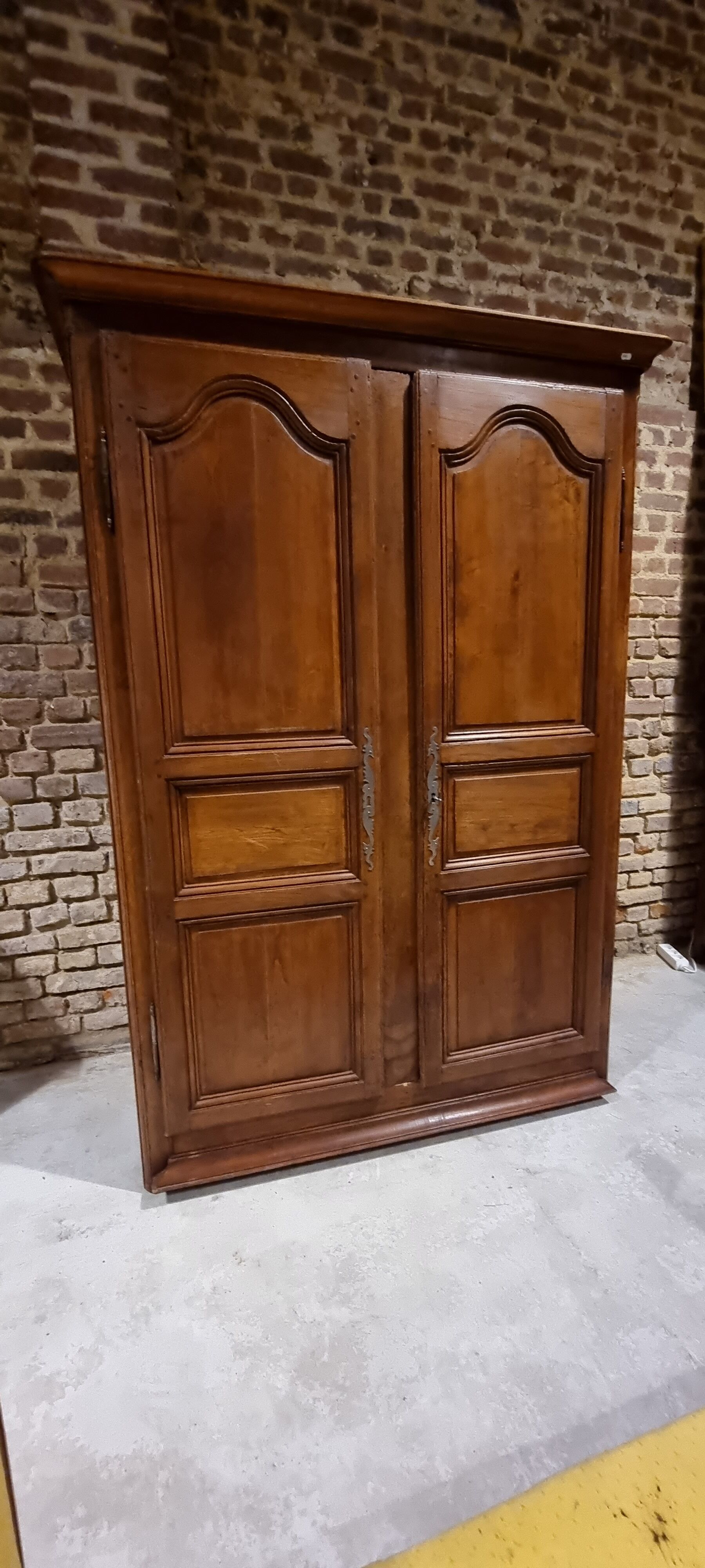 Wardrobe in solid wood