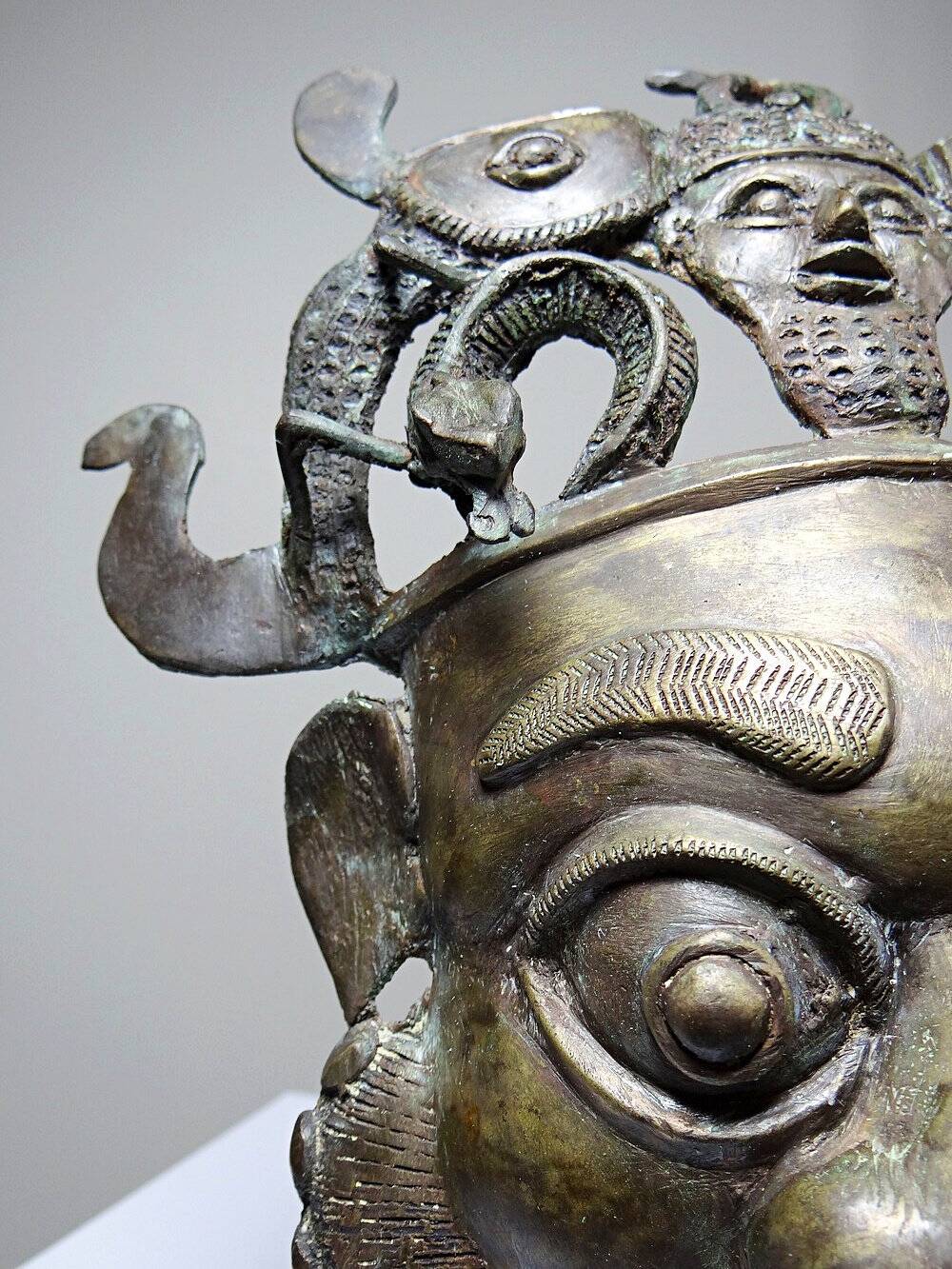 Masque africain en bronze vintage Bamoun, Cameroun