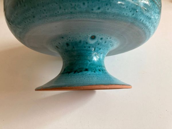 Céramique centre de table turquoise sur pied Vallauris terre cuite mid century