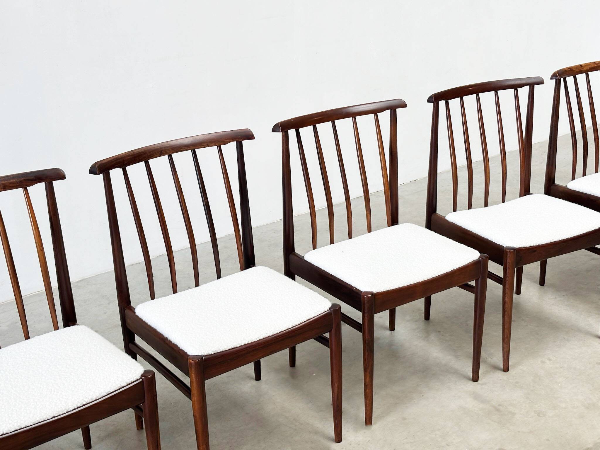 Ensemble de six chaises de salle à manger en palissandre AWA