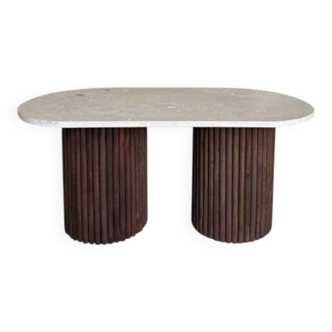 Oval coffee table in travertine and fluted wood.
