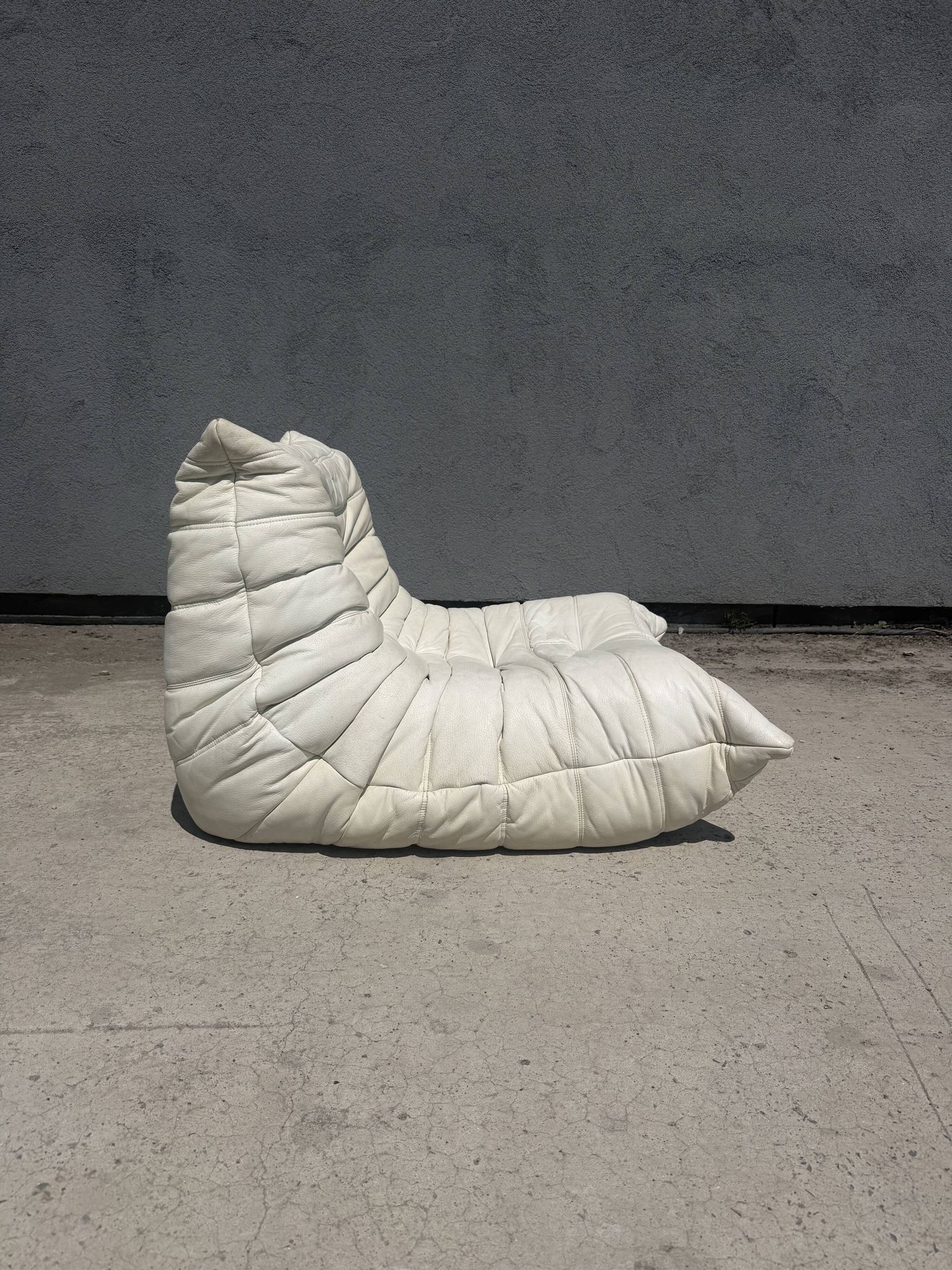 100% authentic Ligne Roset Togo 1-seater + pouf original leather Black & White