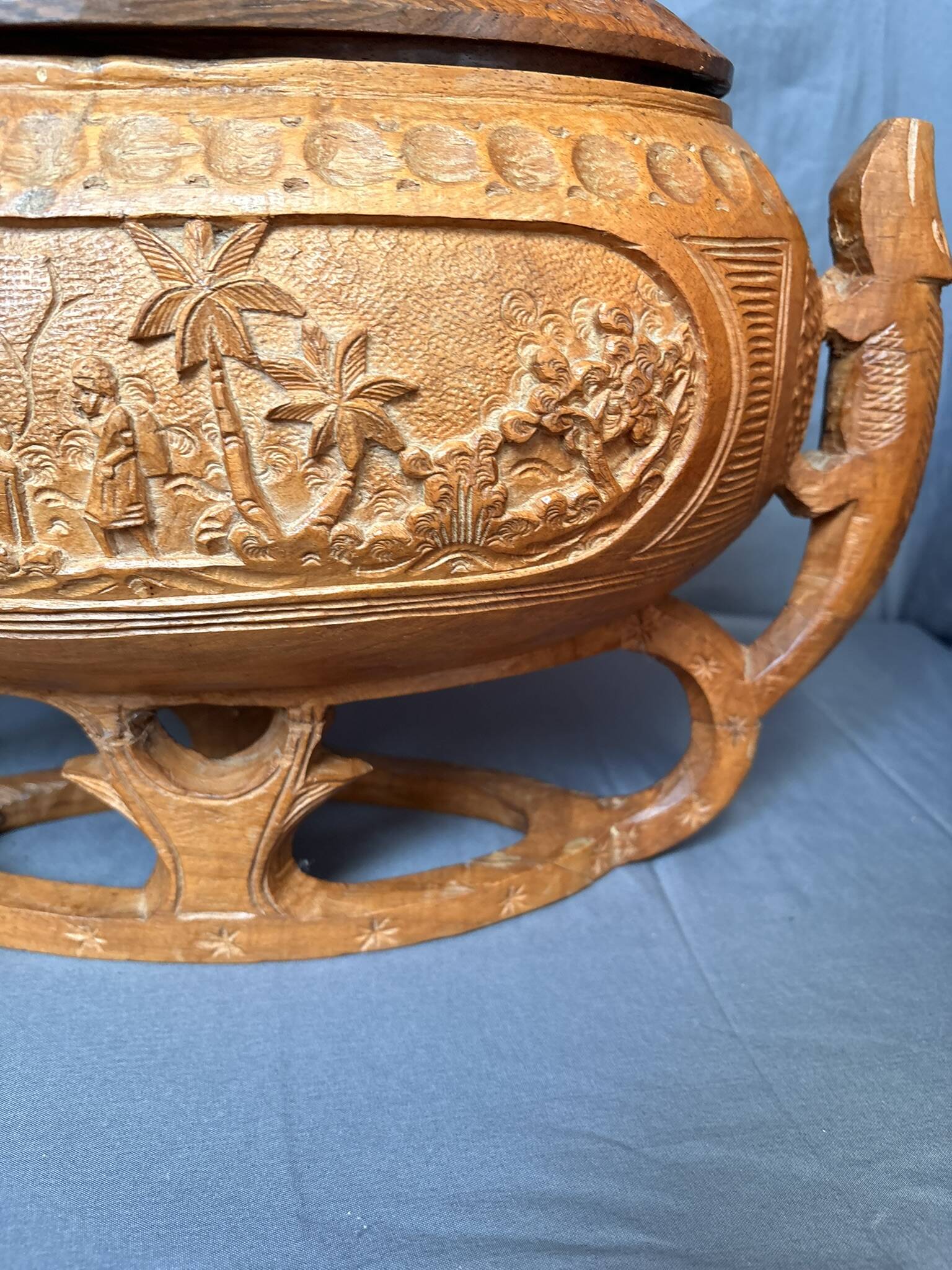 Ancient Box Casserole Soup Tureen Carved Dish Wood Lizard Asia Oceania