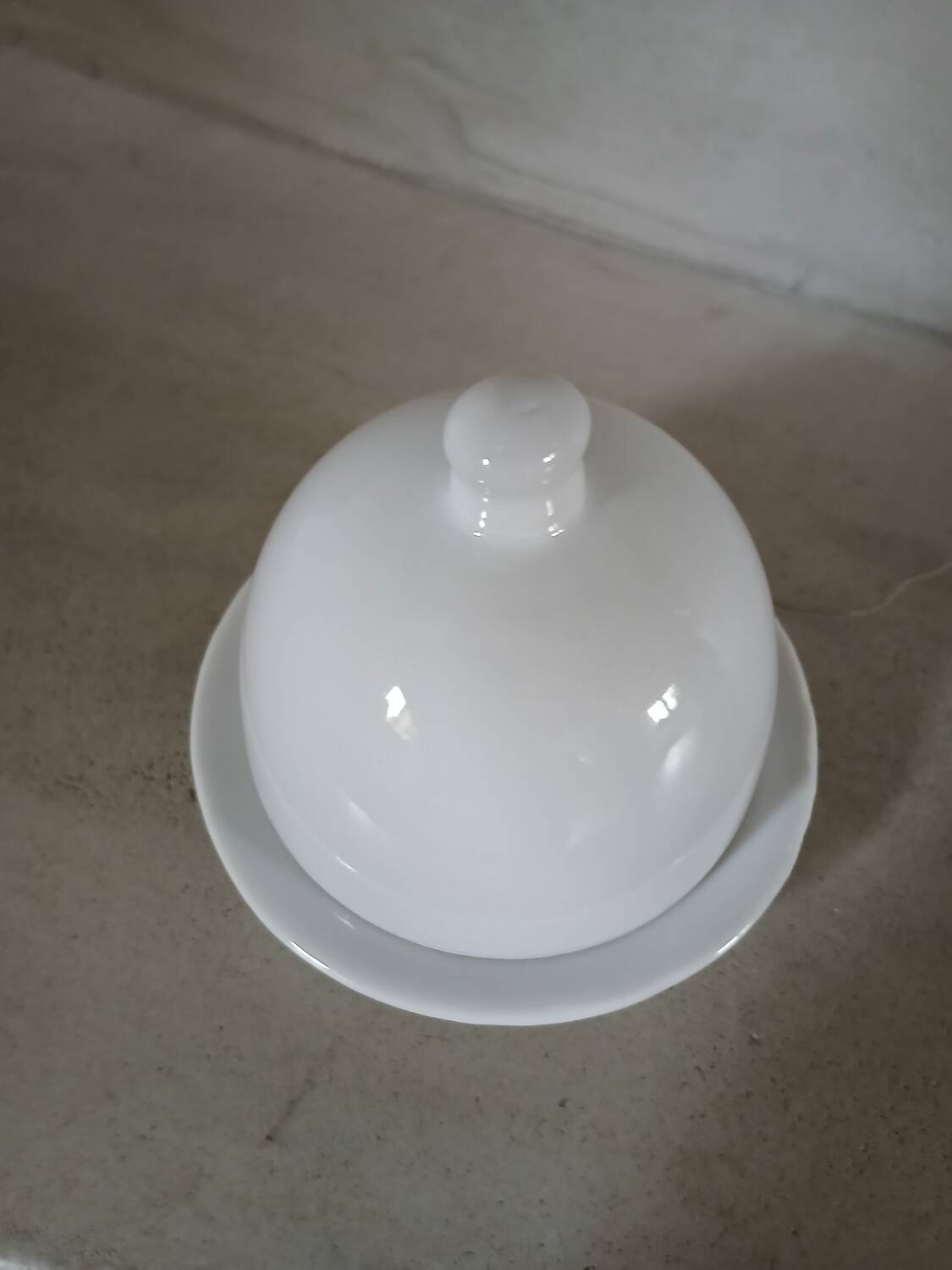 Individual porcelain butter dish