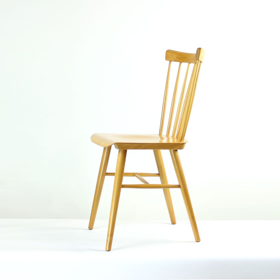 Chaise Ironica du milieu du siècle par TON en bois de chêne, Tchécoslovaquie Années 1960