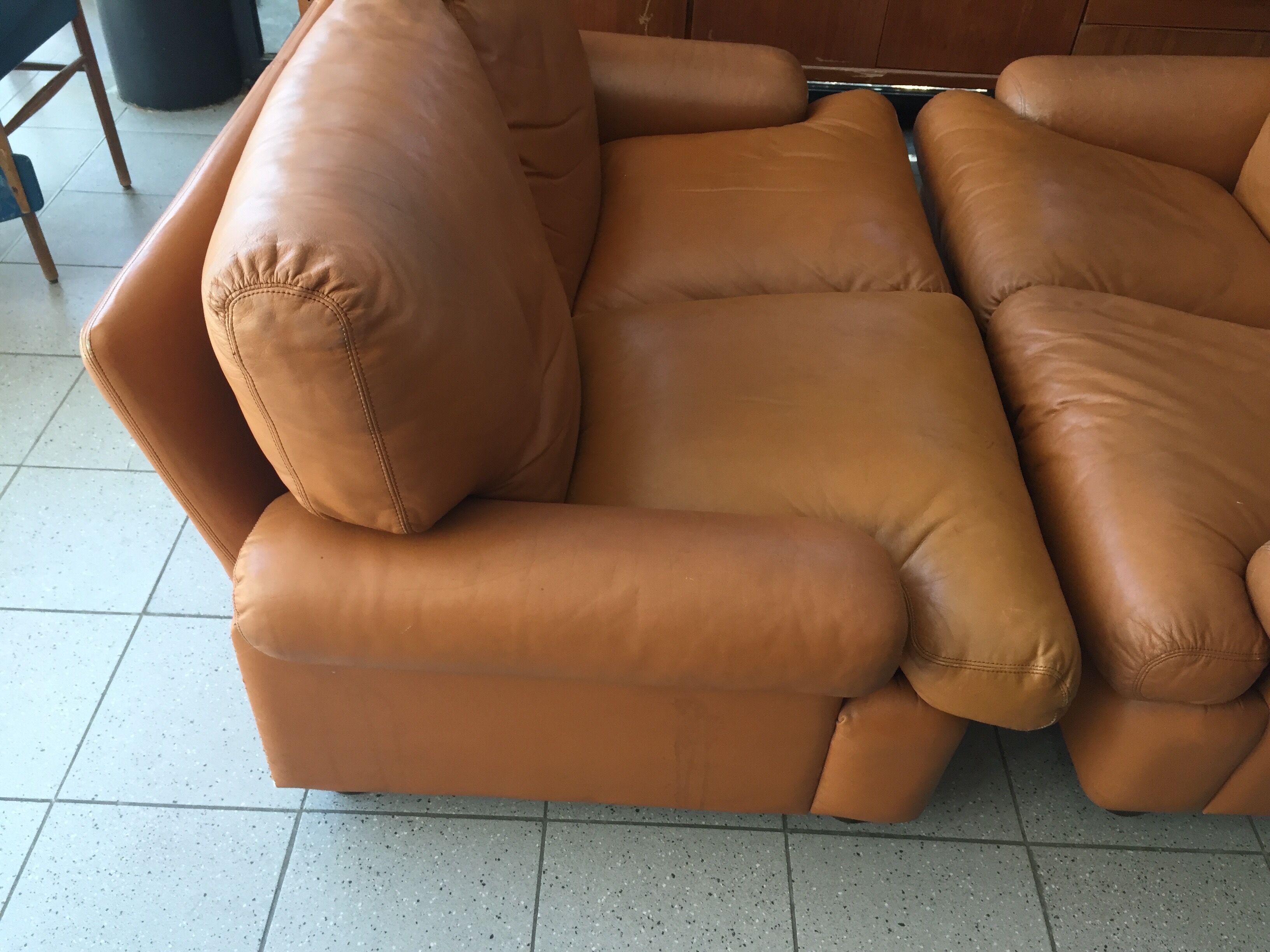 Pair of 2-seater fawn leather sofas Brunati Italian Design 1980
