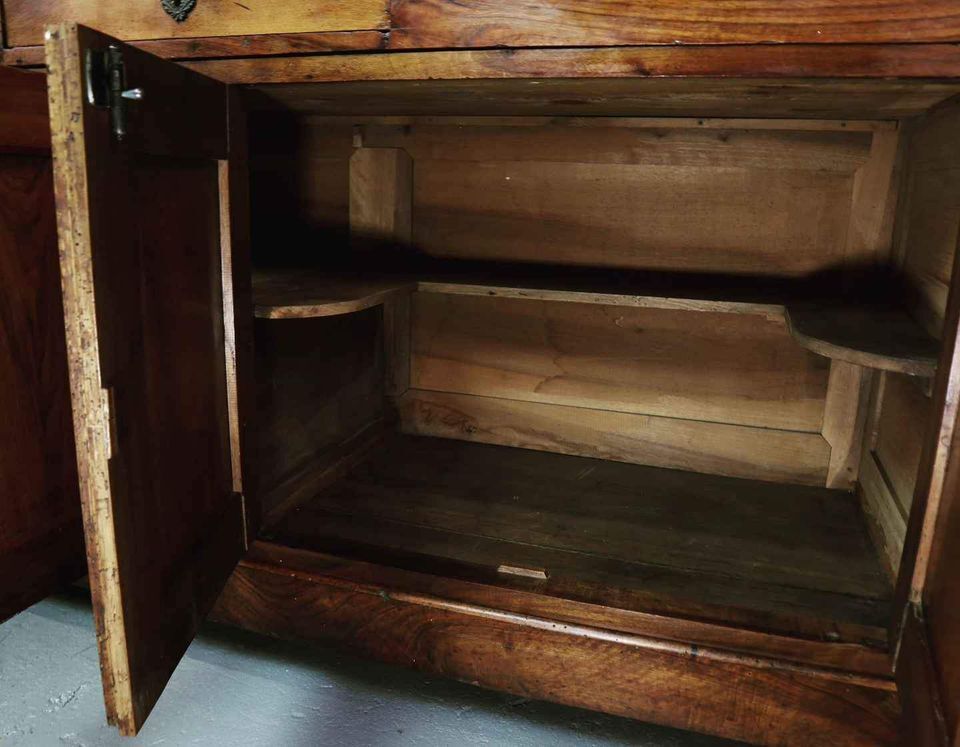Comptoir de magasin du 19ème siècle en acajou et placage de bois de loupe avec dessus en marbre