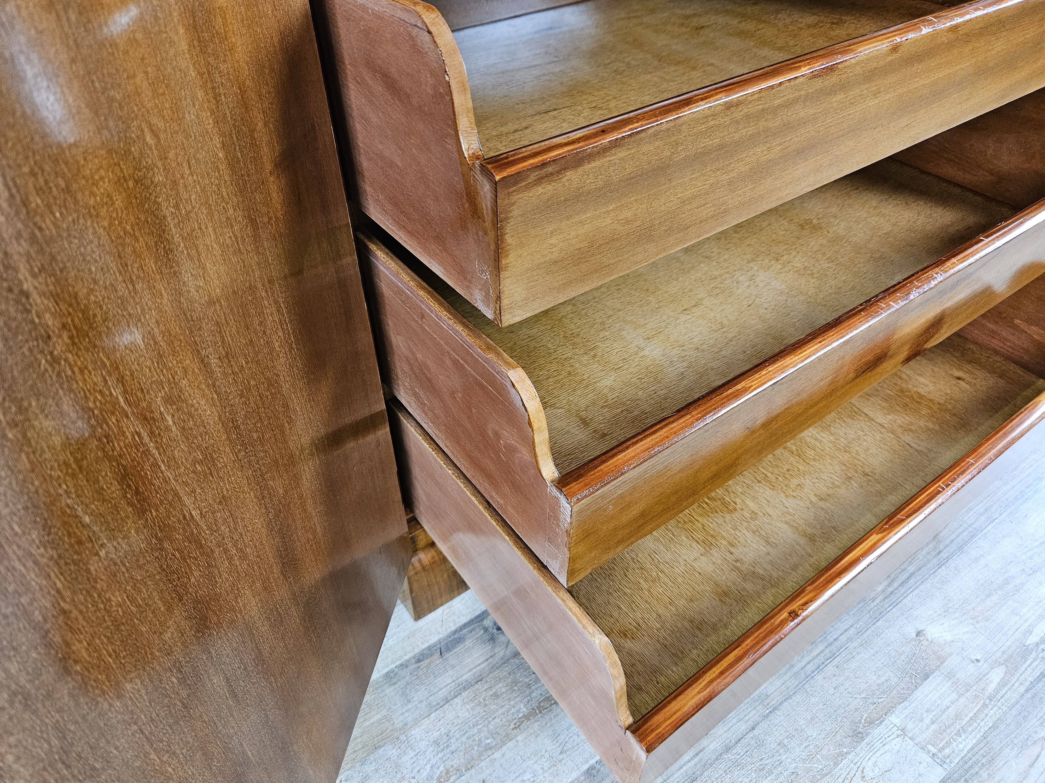 Art decò sideboard in thuja and walnut