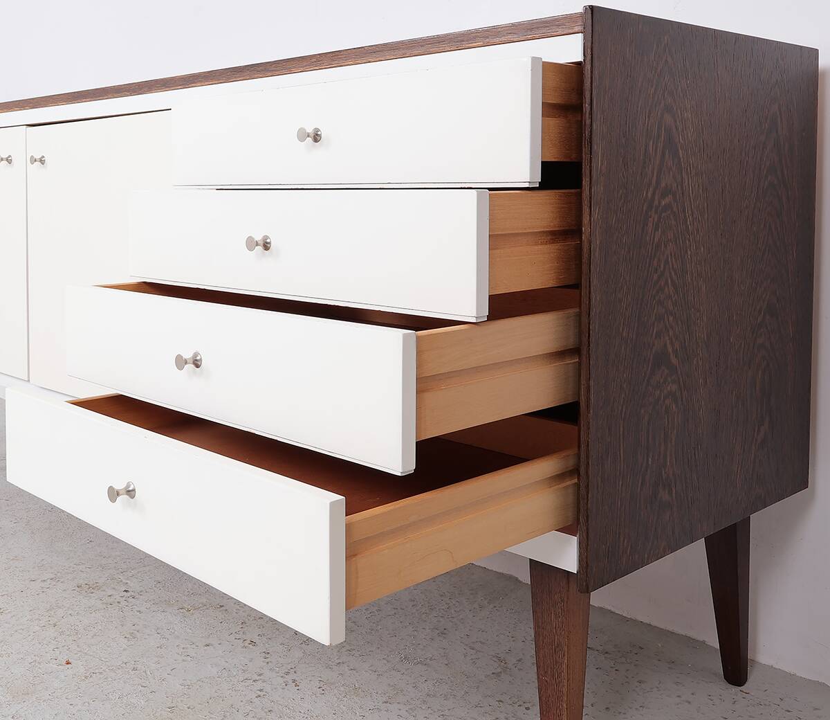 Buffet vintage en bois avec façades blanches, années 60
