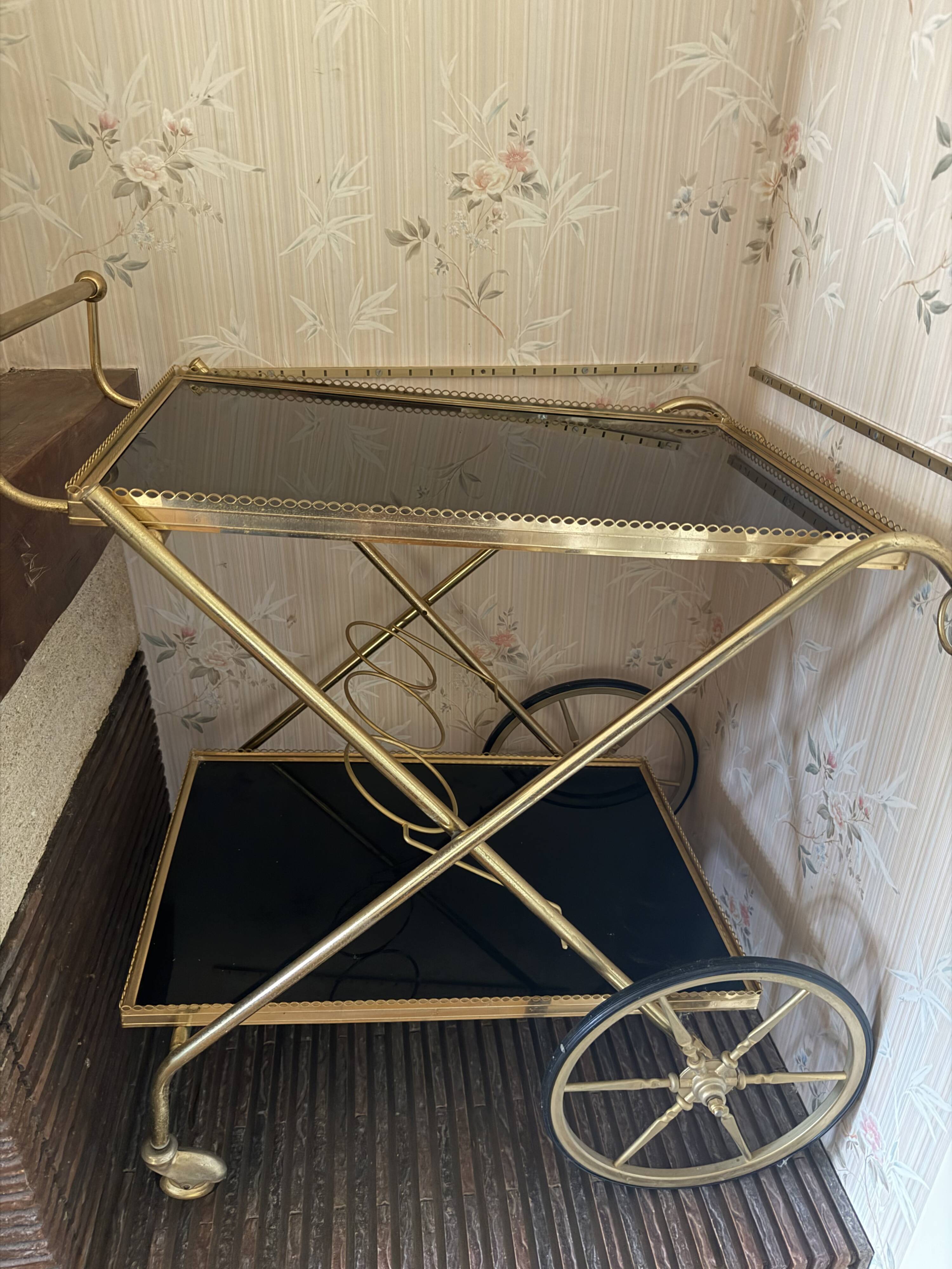 Desserte vintage dorée style Hollywood Regency – bar roulant rétro
