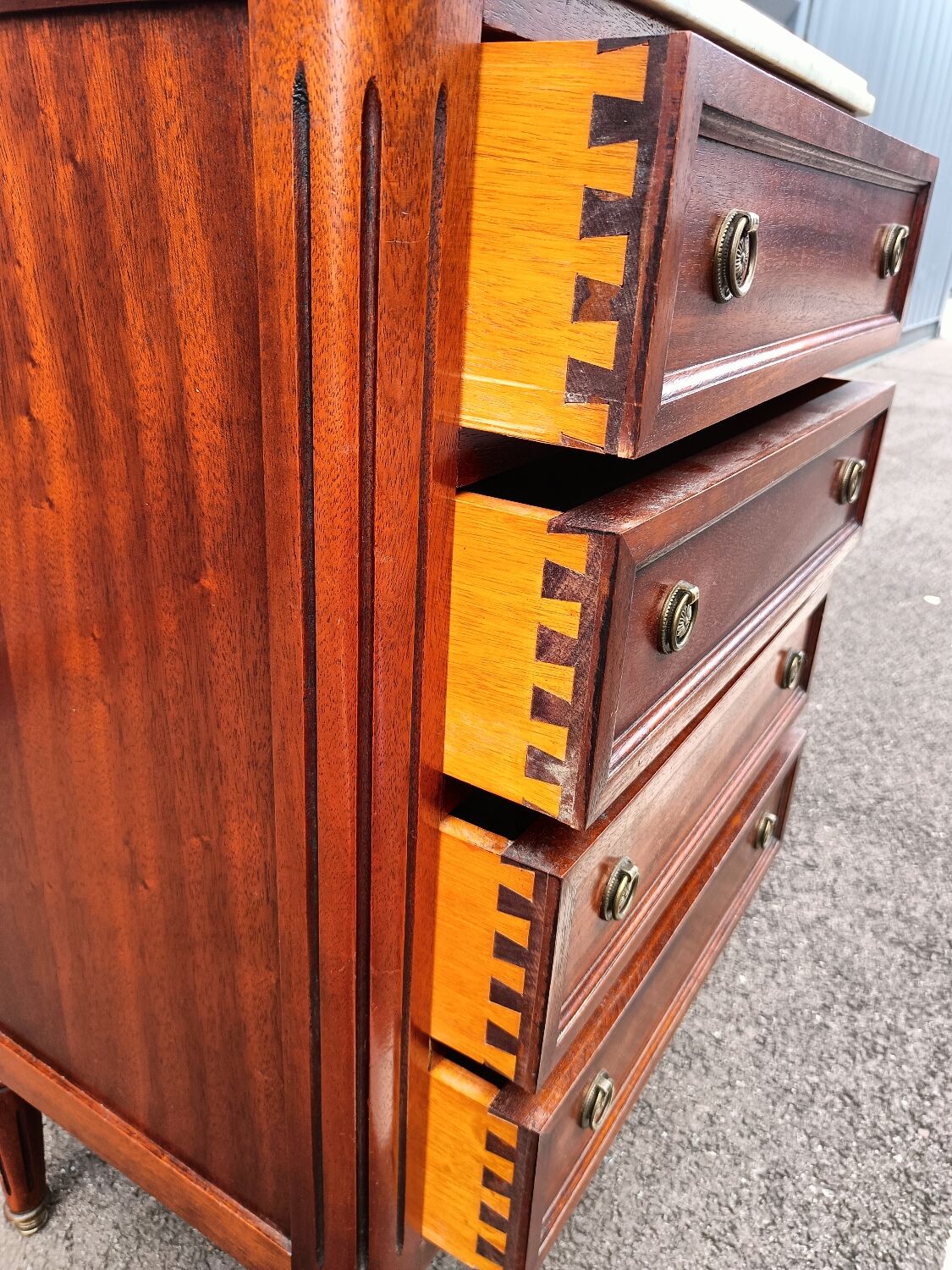 Chest of drawers style louis xvi marble top