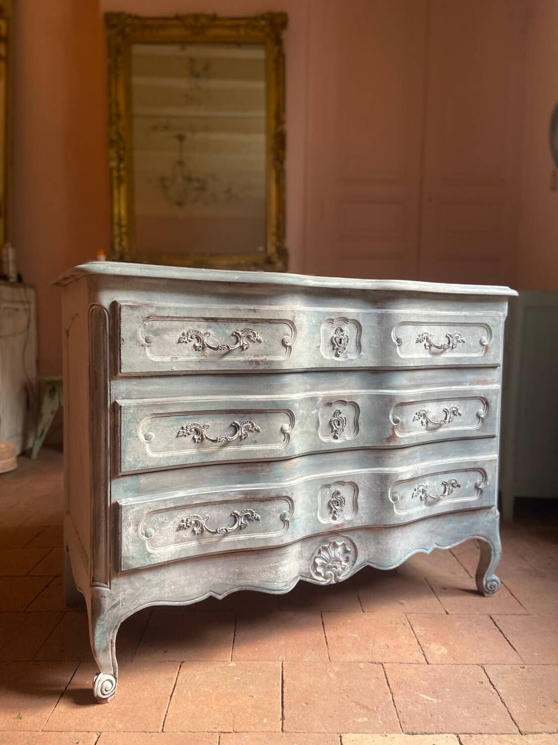 Antique Louis XV style chest of drawers in crossbow shape