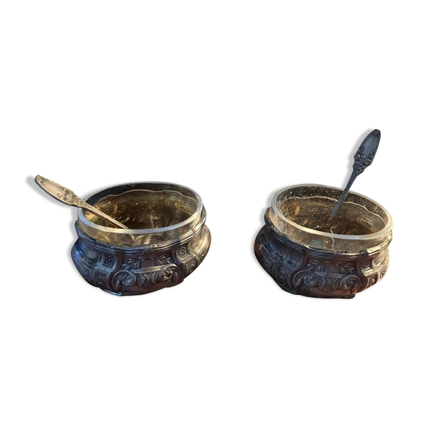 Set of 2 metal salt shakers