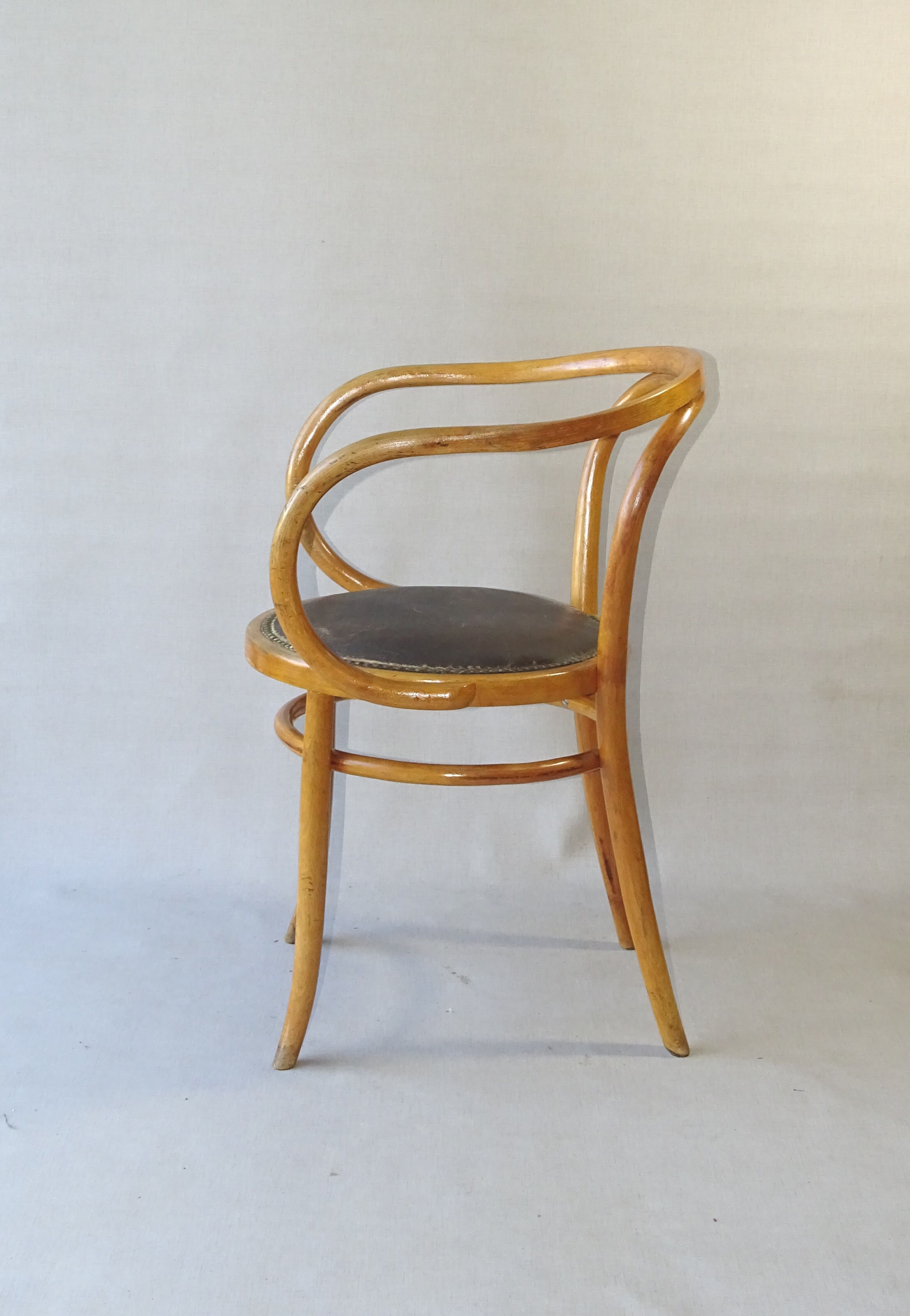 Office chair B9 called Le Corbusier by Baumann 1925