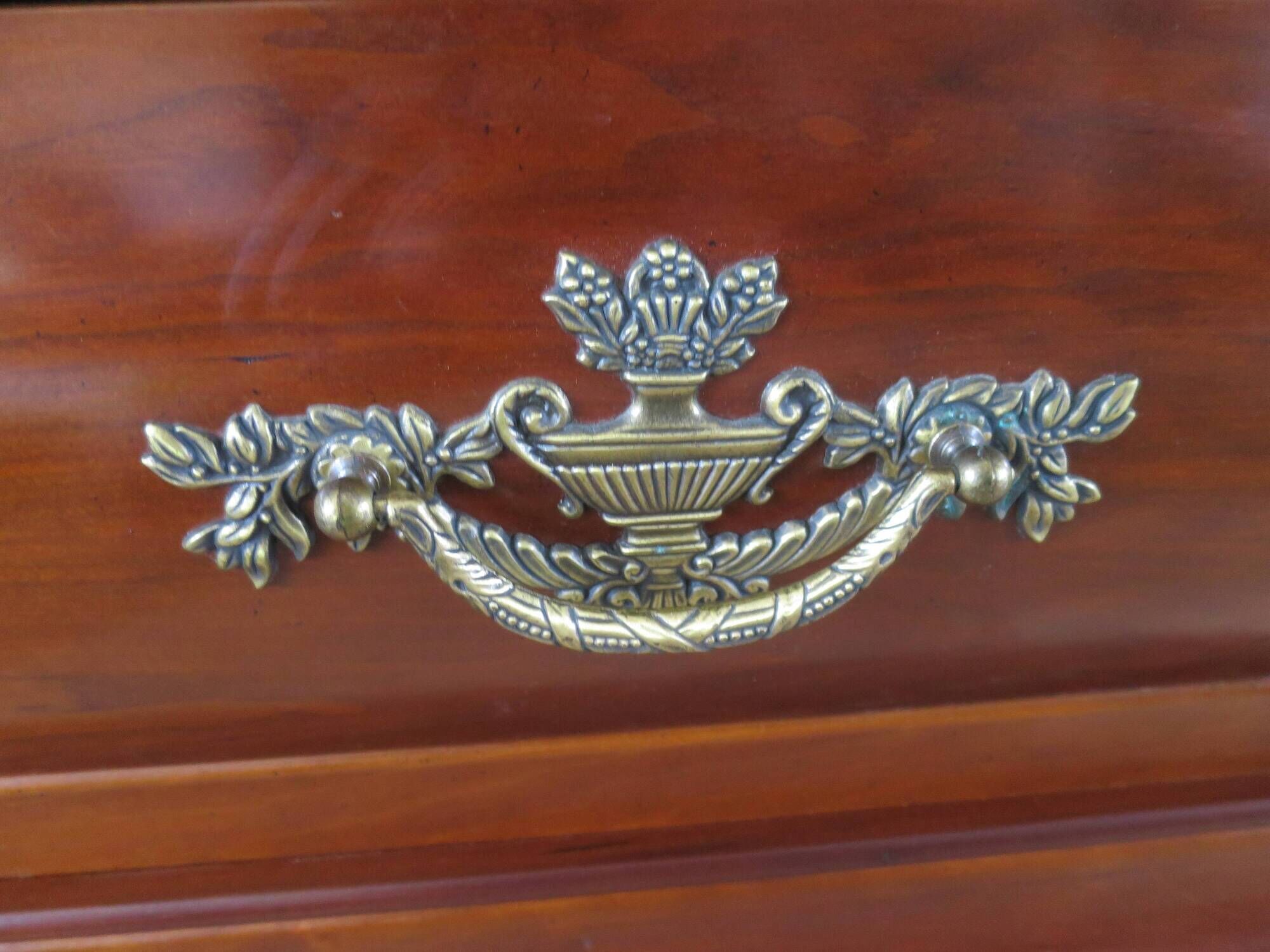 Rare - Pretty English chest of drawers - 3 drawers - solid wood "tomb" chest of drawers - Sourisseau cabinetmaker