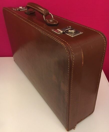Set 2 vintage suitcases in vulcanized fiber and leather