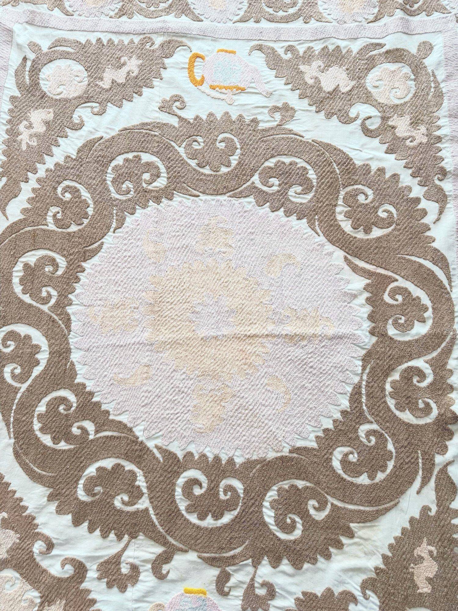 Nappe brodée à la main vintage 134x167 cm