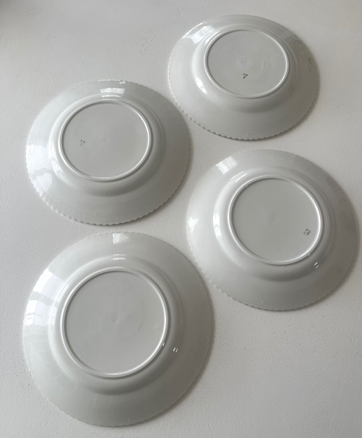 4 vintage flat plates