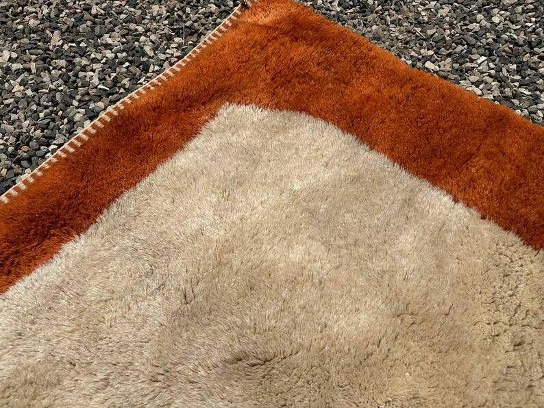 Terracotta and beige Moroccan Mrirt rug 340x230 cm – framed pattern
