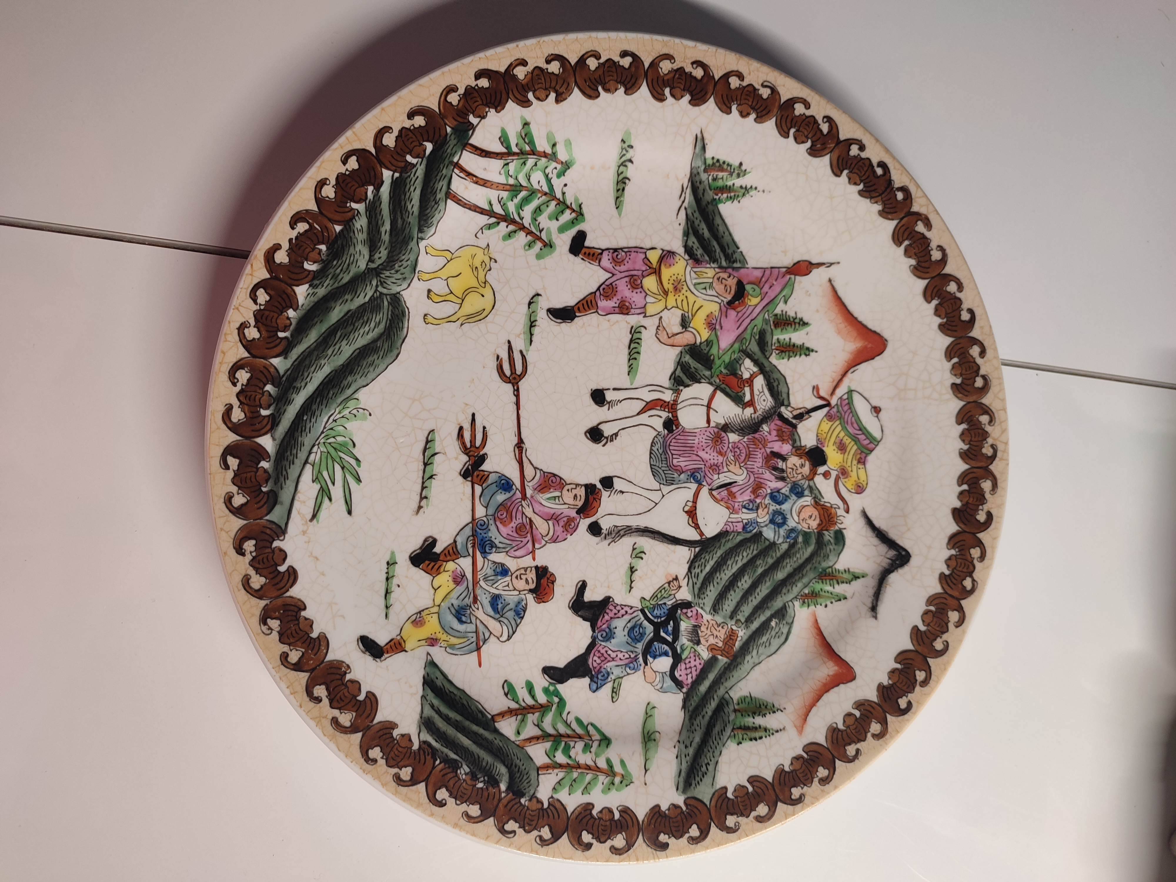 Vintage plate signed with Asian decor in earthenware 26cm