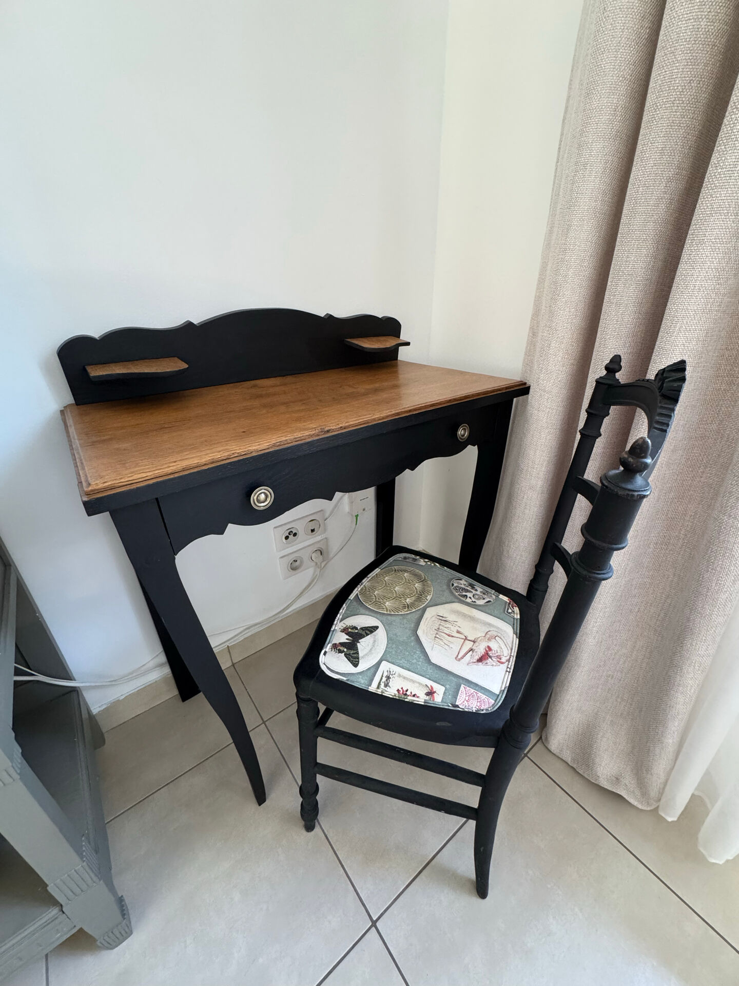 Dressing table
