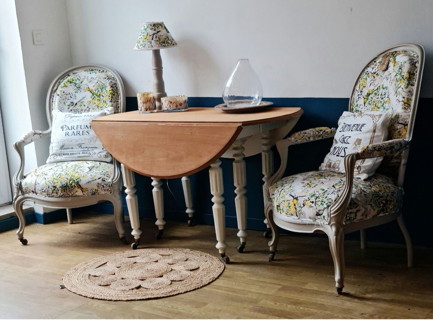 Round table with walnut shutter on wheels raw tray feet chalk