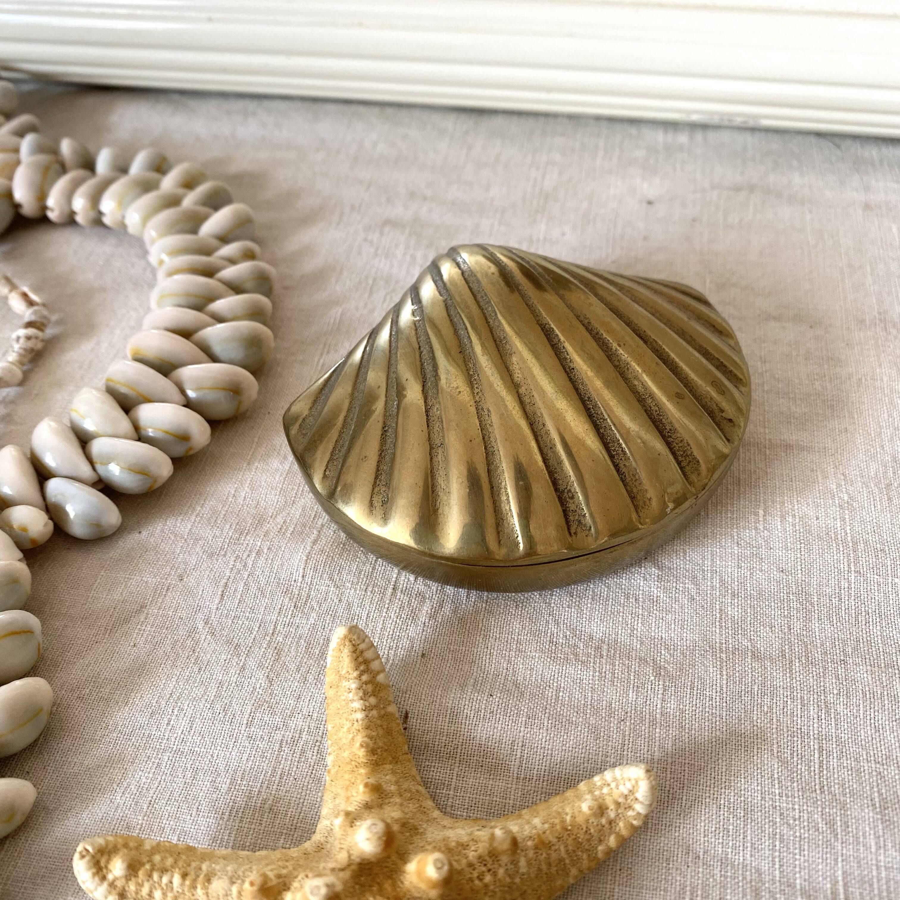 Shell box in gilded brass