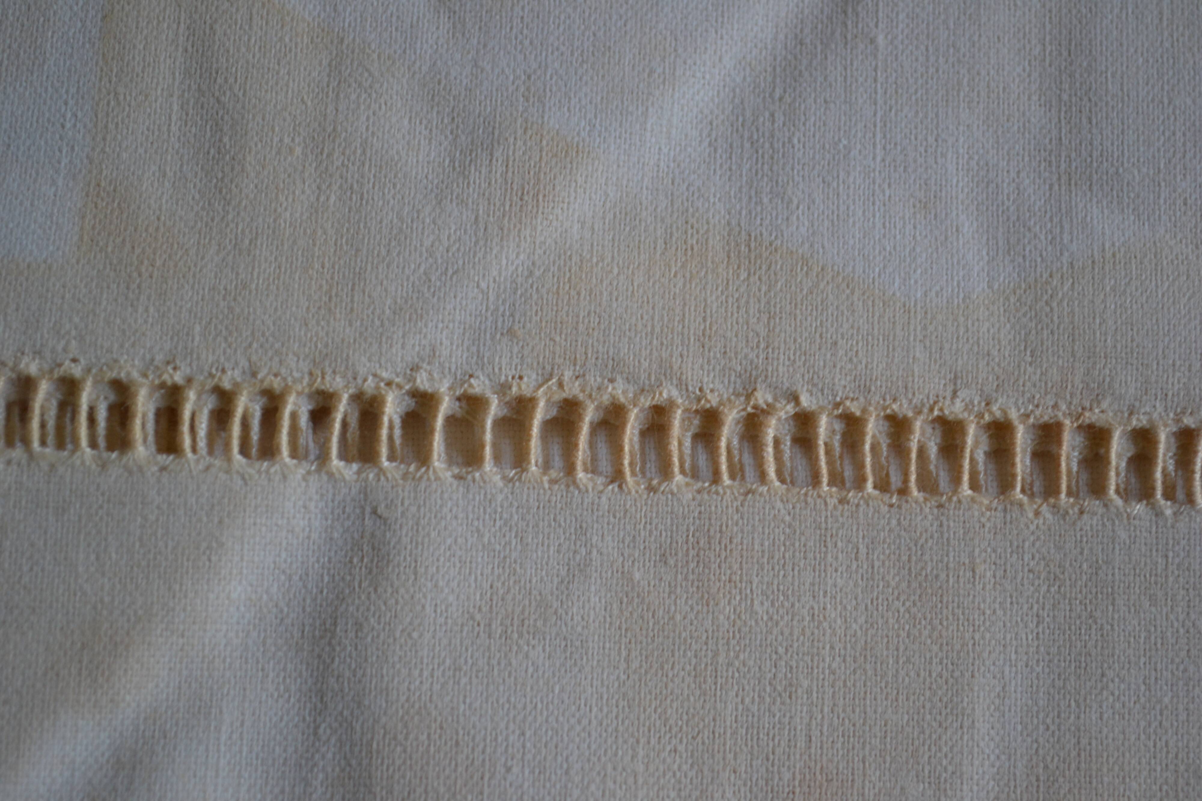 Antique linen sheet with Venetian scalloped edge, 240 x 325 cm, New Old Stock