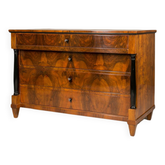 Biedermeier chest of drawer in Walnut, Germany 19th Century