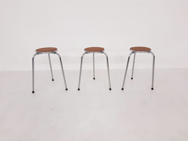 Ensemble de 3 tabourets chromés avec sièges en cuir cognac, années 1960