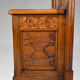 Banc coffre Gothique d'église en chêne sculpté, vers 1880