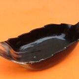 Cup / pocket cut out in the shape of a leaf
