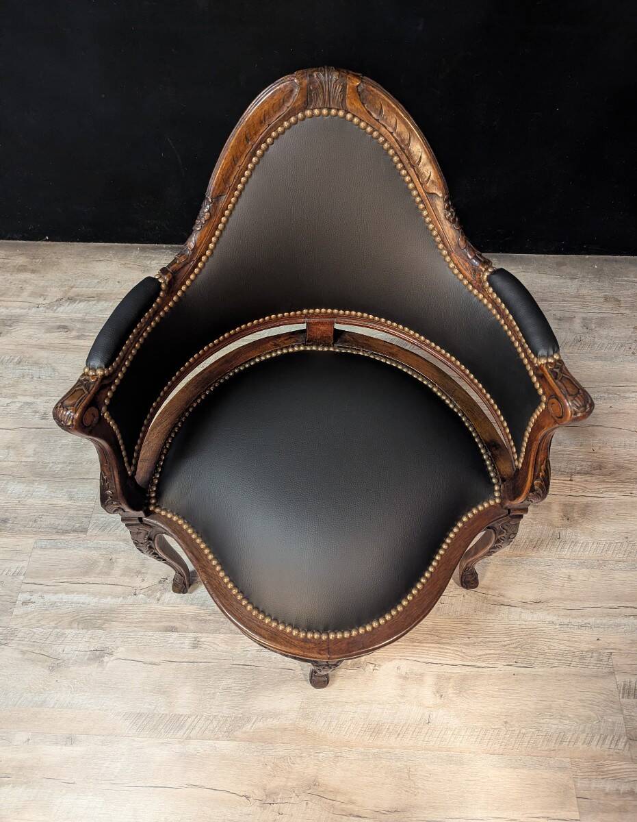 Louis XV armchair in Couillard style, from the 19th century.