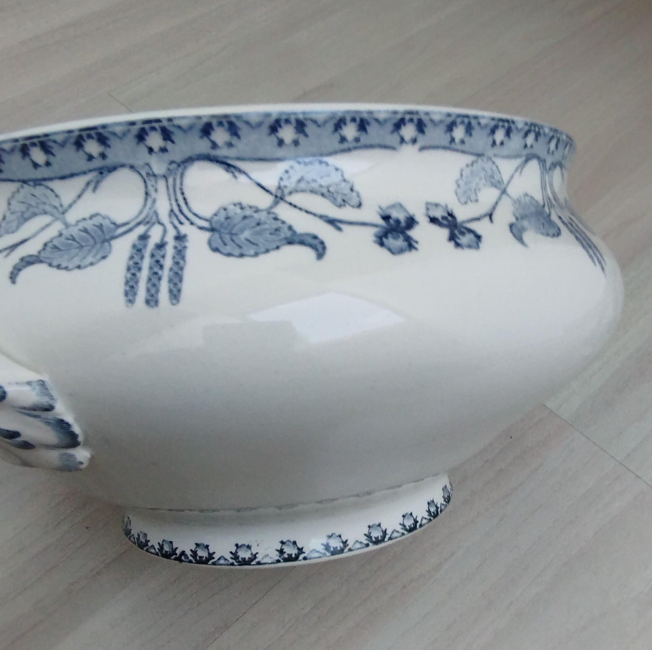 Sarreguemines tureen décor hazelnuts