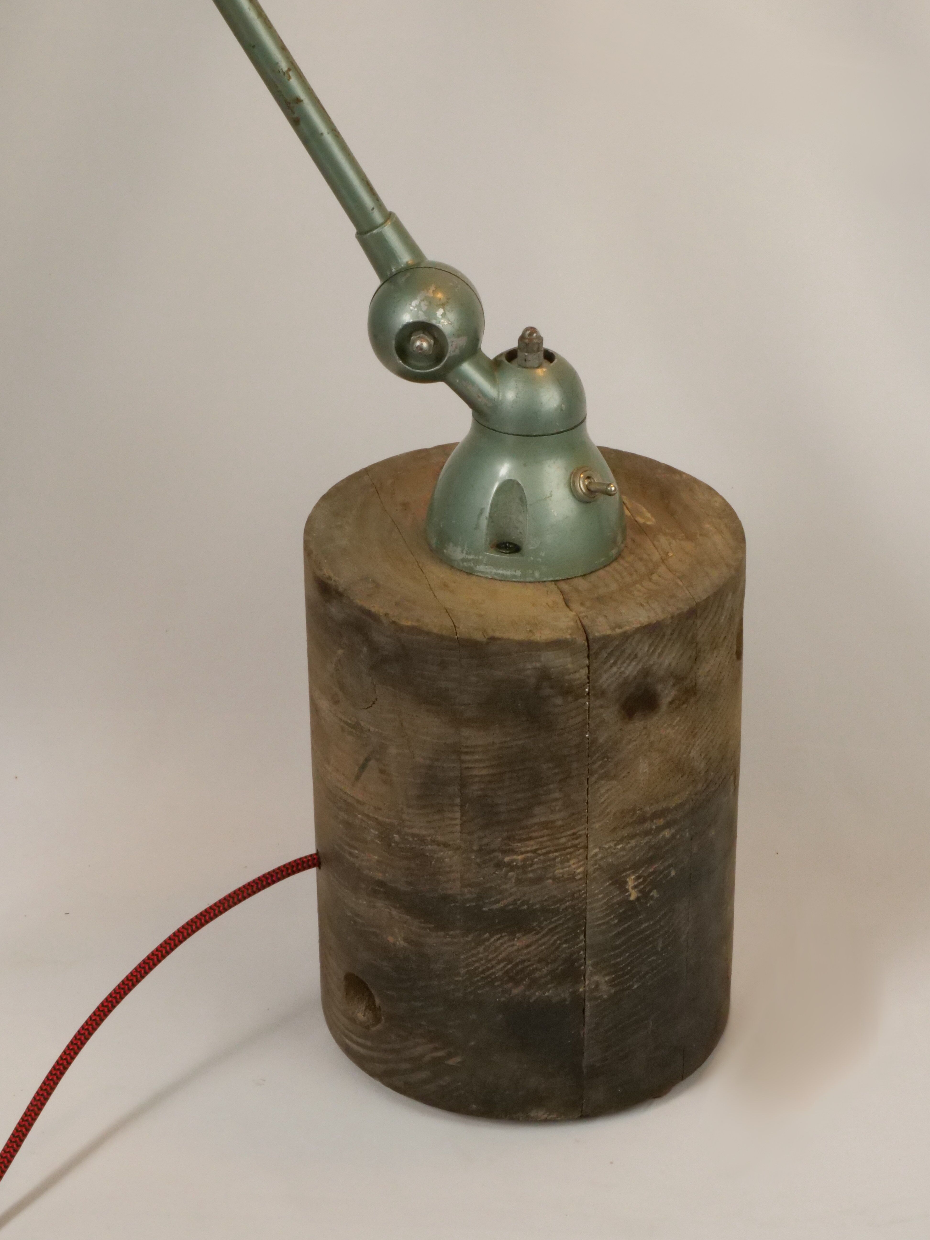 Jielde table lamp with 2 arms on a wooden base.