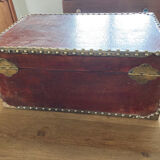 Flat wooden trunk
