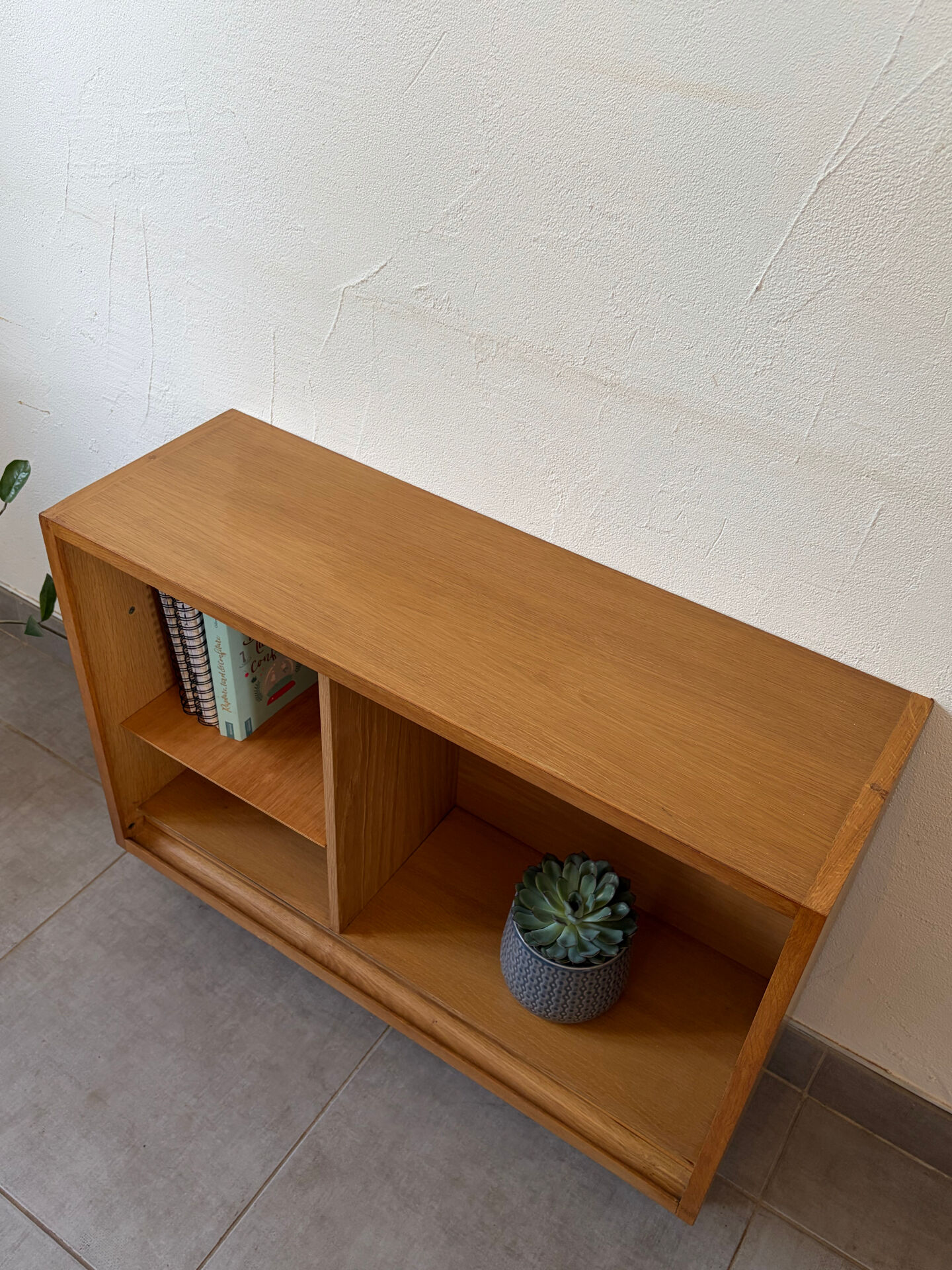 Charming vintage shelf / TV unit