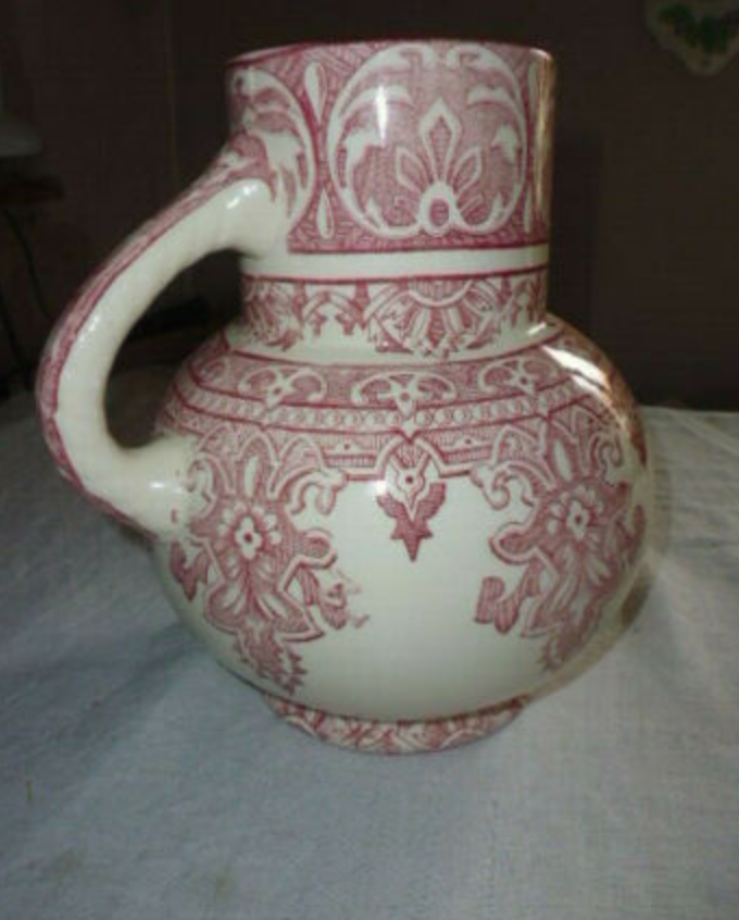 Broc or pitcher Longchamp Moorish décor pink