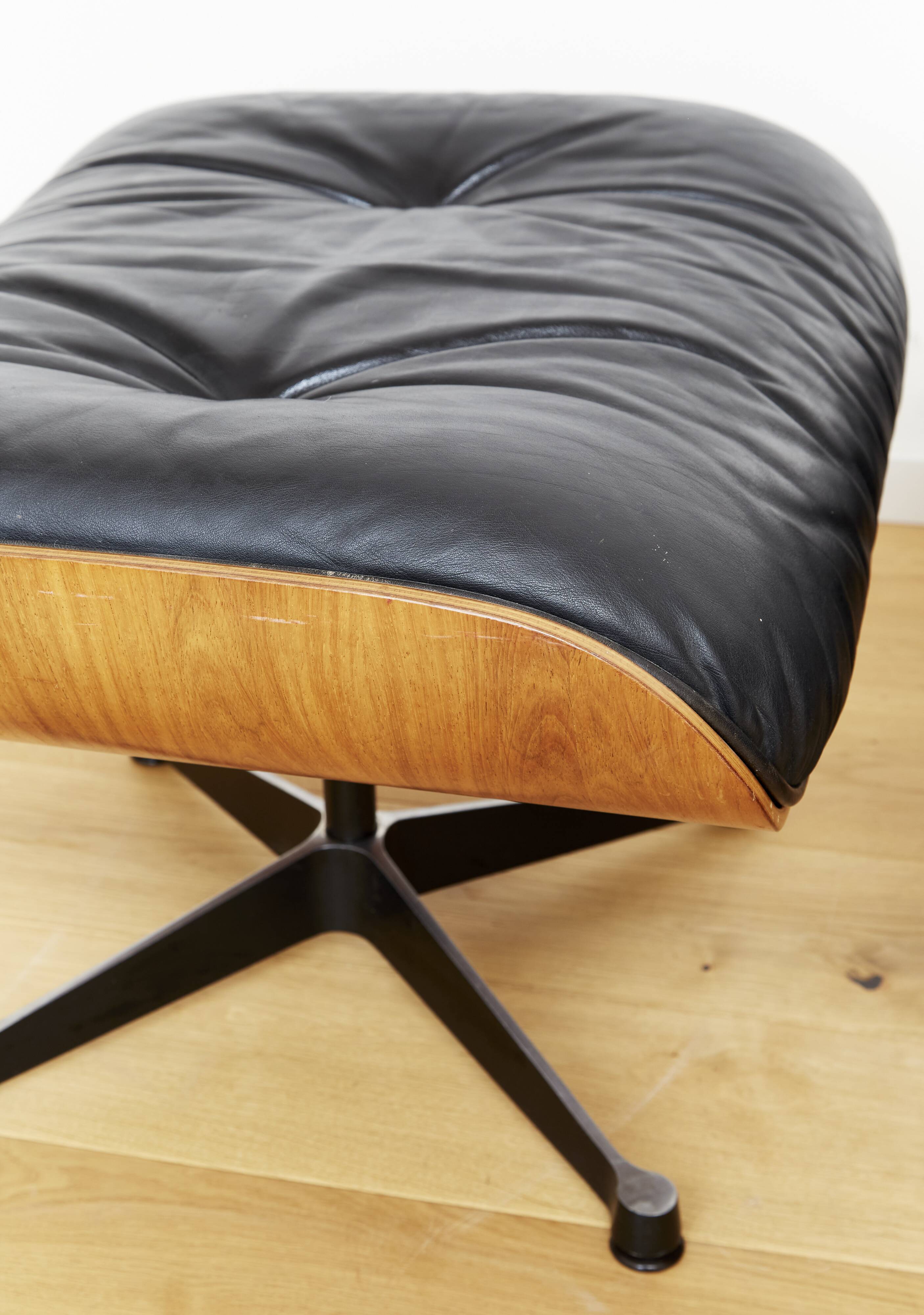 Fauteuil et pouf Charles & Ray Eames pour Herman Miller
